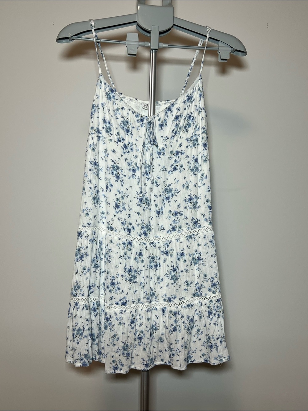 Garage Blue Floral Tiered Spaghetti Strap Floral Mini Sundress Women’s Medium